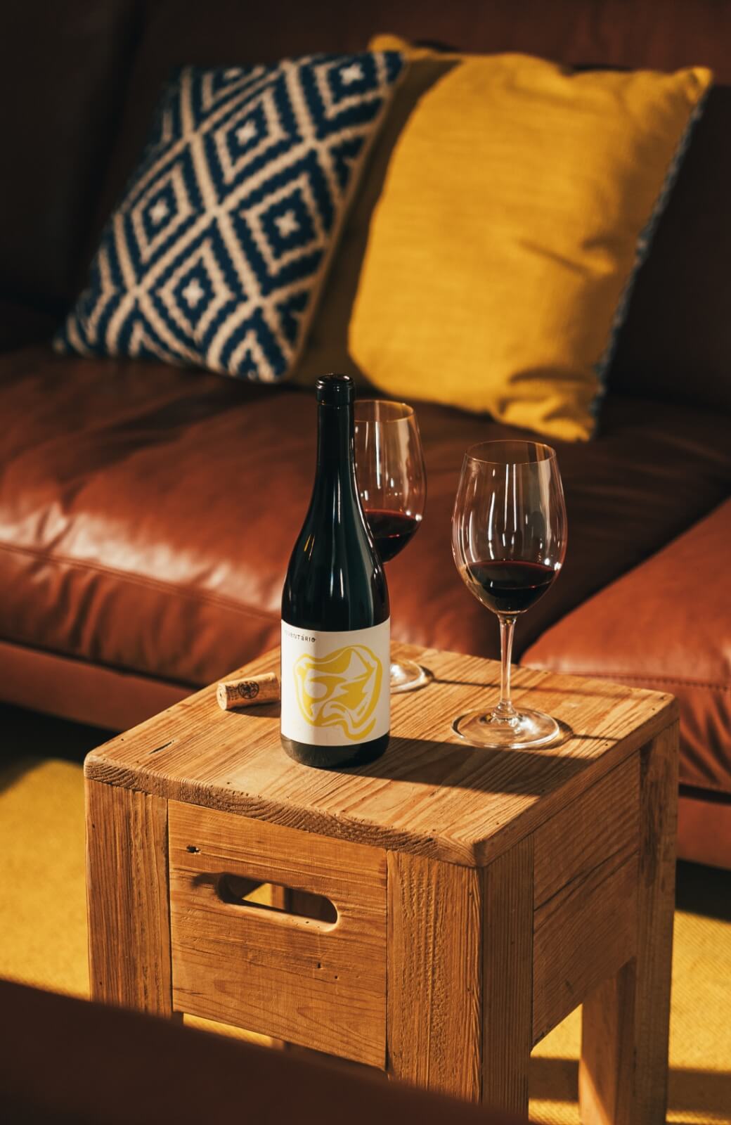 Vinho e sofá